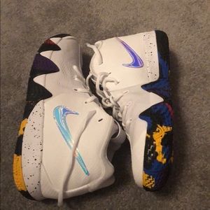 Selling kyrie 4s